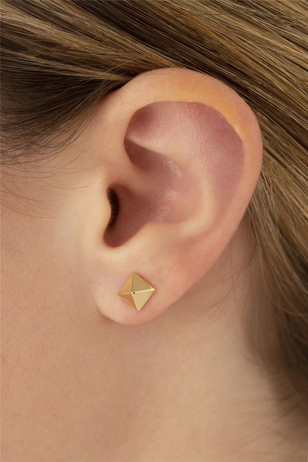 14K Yellow Gold 6mm Pyramid Stud Earrings