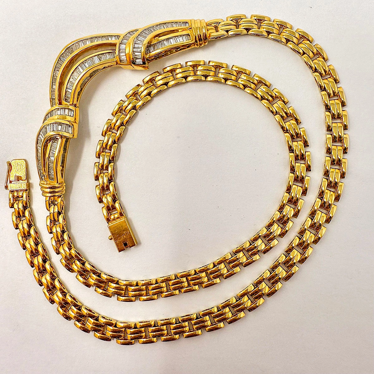 18K Gold Necklace with Baguette Diamond