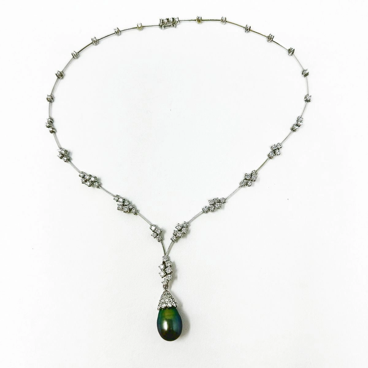 18K White  Gold Necklace with Detachable Black Tahitian Pearl and 71 Diamonds