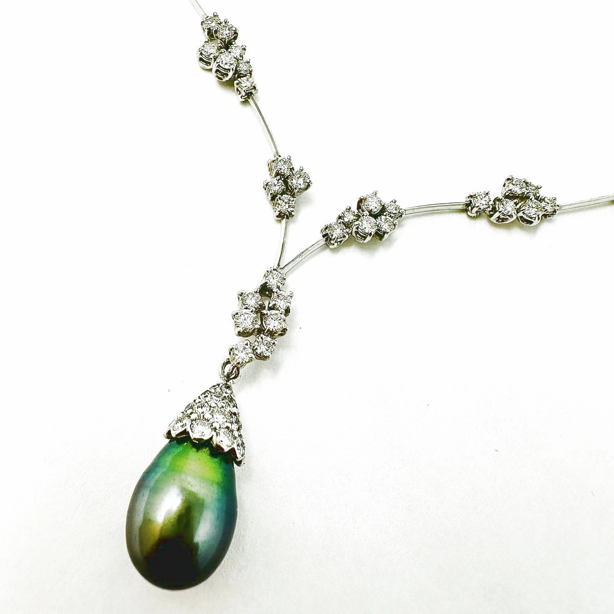 18K White  Gold Necklace with Detachable Black Tahitian Pearl and 71 Diamonds