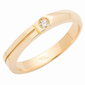 Alliance carr??e en or jaune sertie d'un diamant.