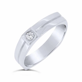 Alliance en or blanc sertie d'un diamant.