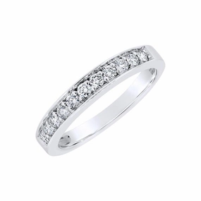 Alliance en or blanc sertie de diamants.