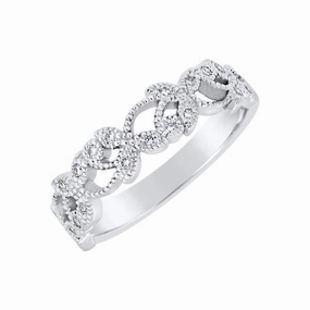 Alliance en or blanc sertie de diamants.