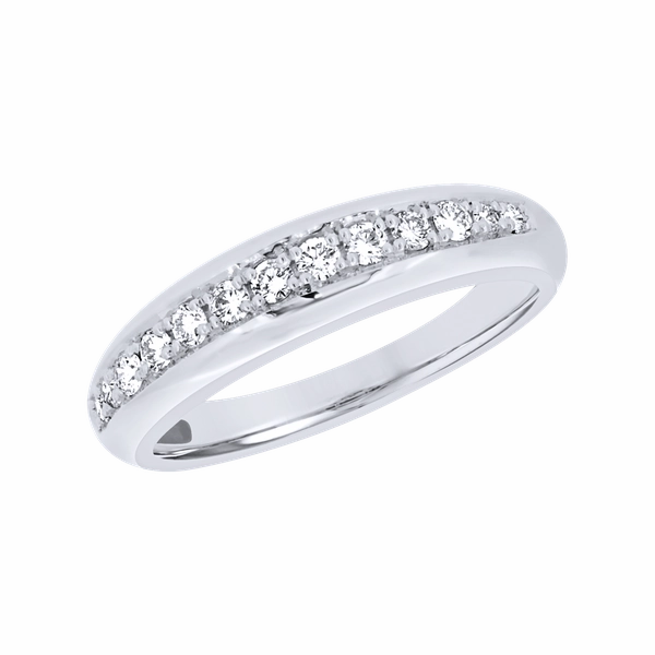 Alliance en or blanc sertie de diamants.