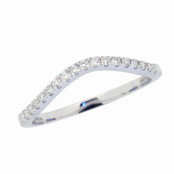 Alliance en or blanc sertie de diamants.
