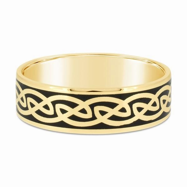 Alliance en or jaune 18 carats motifs celtique et r??sine noir