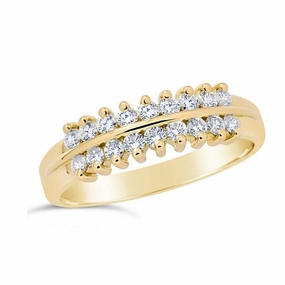 Alliance en or jaune sertie de diamants.