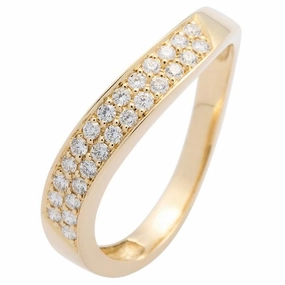 Alliance en or jaune sertie de diamants.