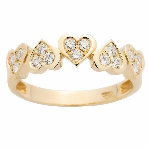 Alliance en or jaune sertie de diamants.