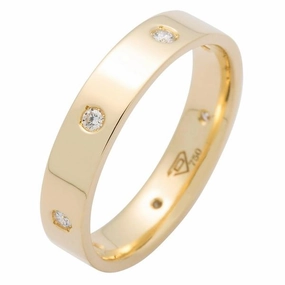 Alliance en or jaune sertie de diamants.