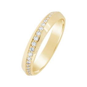 Alliance en or jaune sertie de diamants.