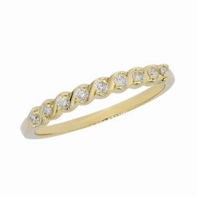 Alliance en or jaune sertie de diamants.