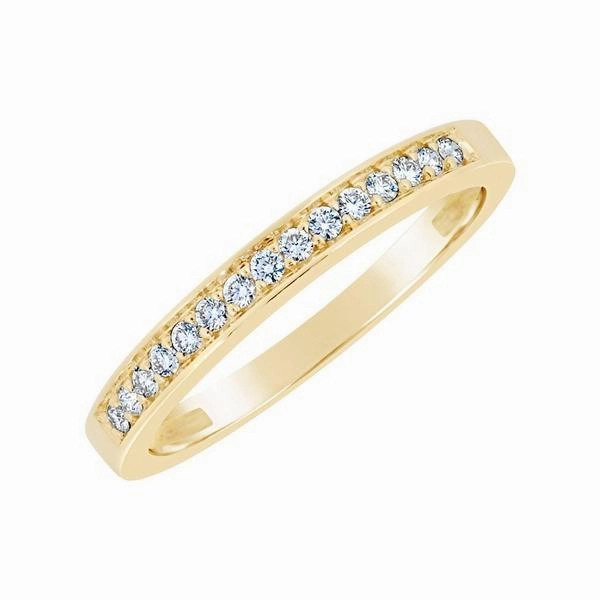 Alliance en or jaune sertie de diamants.