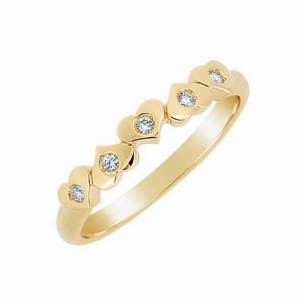 Alliance en or jaune sertie de diamants.