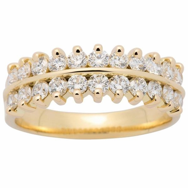 Alliance en or jaune sertie de diamants.
