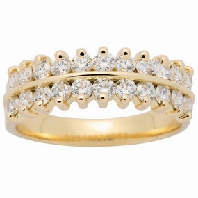 Alliance en or jaune sertie de diamants.