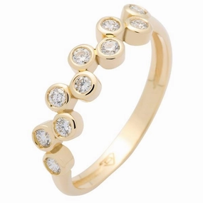 Alliance en or jaune sertie de diamants.