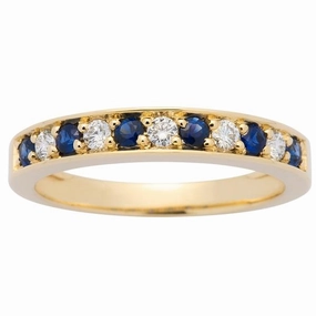 Alliance en or jaune sertie de diamants et de saphirs.