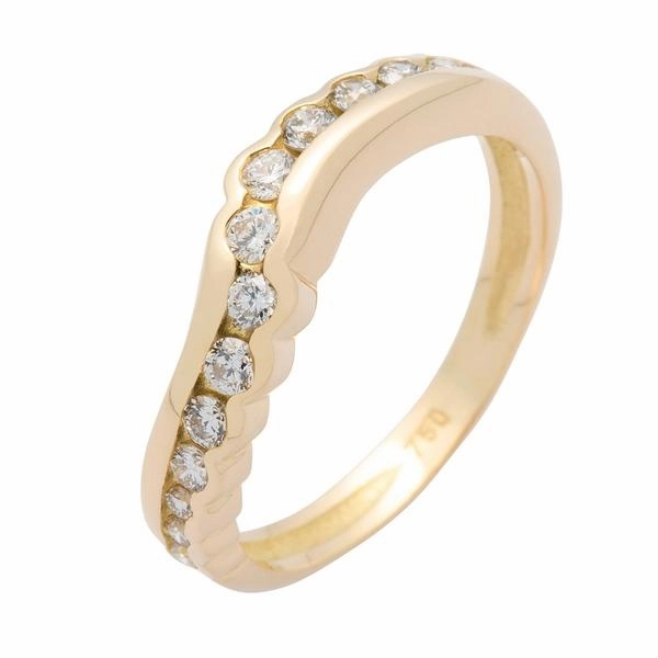 Alliance en or jaune sertie de diamants