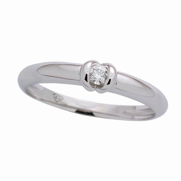 Bague en or blanc sertie d'un diamant.