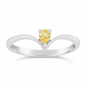 Bague en or blanc sertie d'un saphir.
