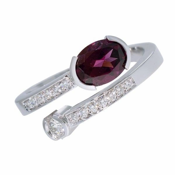 Bague en or blanc sertie d'une rhodonite et de diamants.