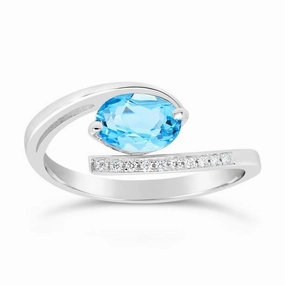 Bague en or blanc sertie d'une topaze et diamants.