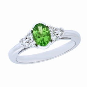 Bague en or blanc sertie d'une tsavorite et de diamants.