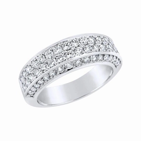 Bague en or blanc sertie de diamants.