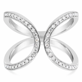 Bague en or blanc sertie de diamants.