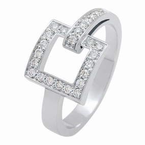 Bague en or blanc sertie de diamants.
