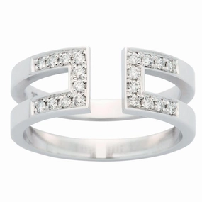 Bague en or blanc sertie de diamants.
