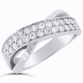 Bague en or blanc sertie de diamants.