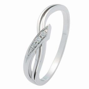 Bague en or blanc sertie de diamants.