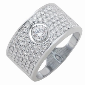 Bague en or blanc sertie de diamants.