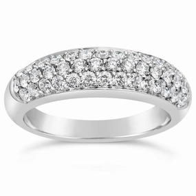 Bague en or blanc sertie de diamants.