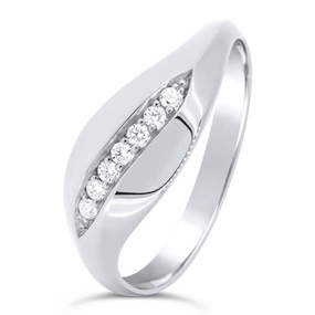 Bague en or blanc sertie de diamants.