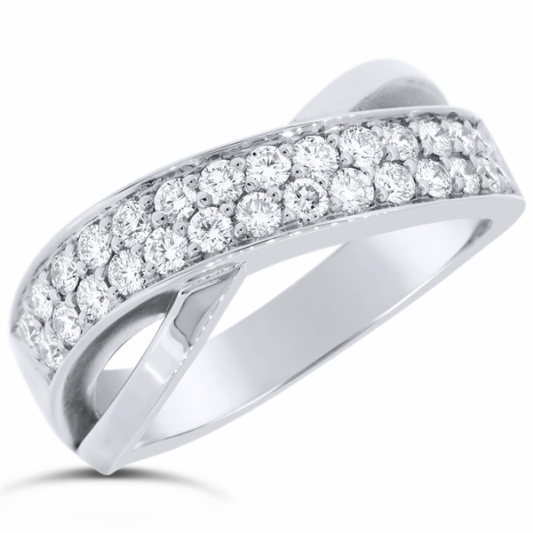Bague en or blanc sertie de diamants.