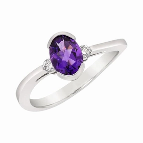 Bague en or blanc sertie de diamants et 1 am??thyste