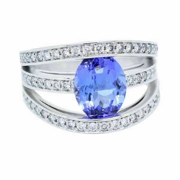 Bague en or blanc sertie de diamants et d'une Tanzanite