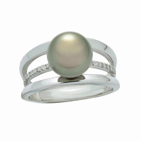 Bague en or blanc sertie de diamants et perle de Tahiti