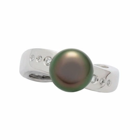 Bague en or blanc sertie de diamants et perle de Tahiti