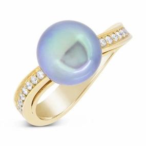 Bague en or jaune sertie d'une perle de Tahiti de diamants.