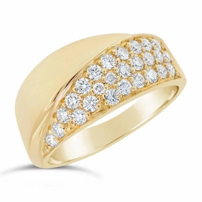 Bague en or jaune sertie de diamants.