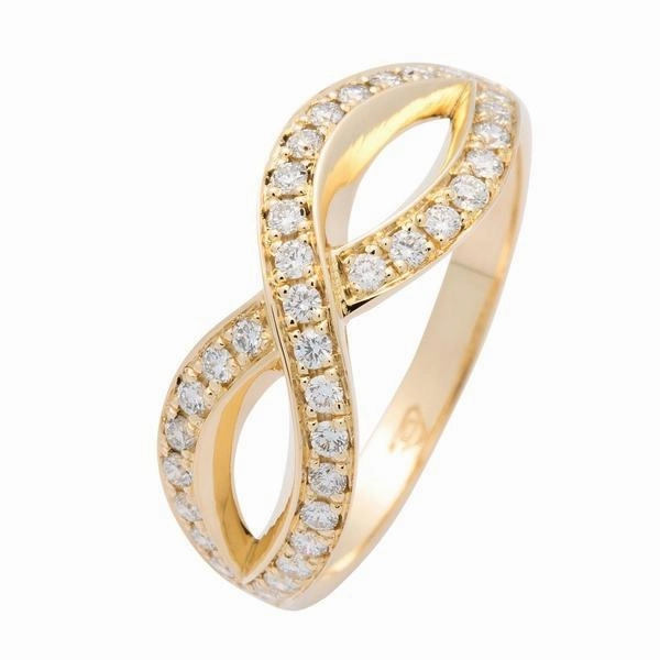 Bague en or jaune sertie de diamants.