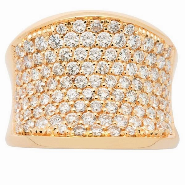 Bague en or jaune sertie de diamants.
