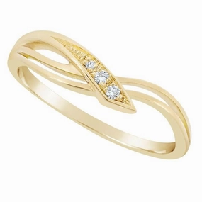 Bague en or jaune sertie de diamants.