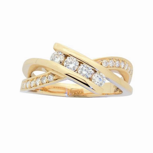 Bague en or jaune sertie de diamants.