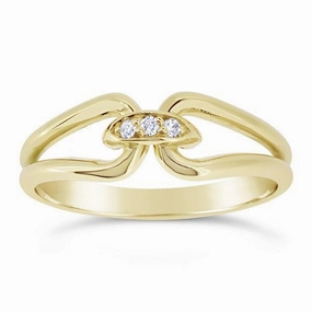 Bague en or jaune sertie de diamants.